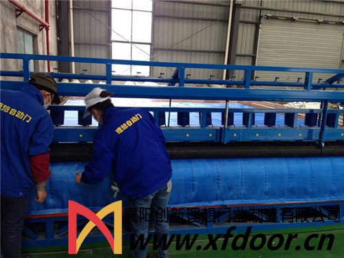 襄陽現(xiàn)想門業(yè)防火卷簾一邊生產(chǎn)，一邊檢驗(yàn)~